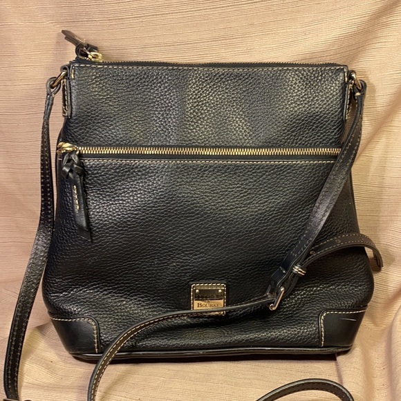 Dooney & Bourke leather crossbody/shoulder bag